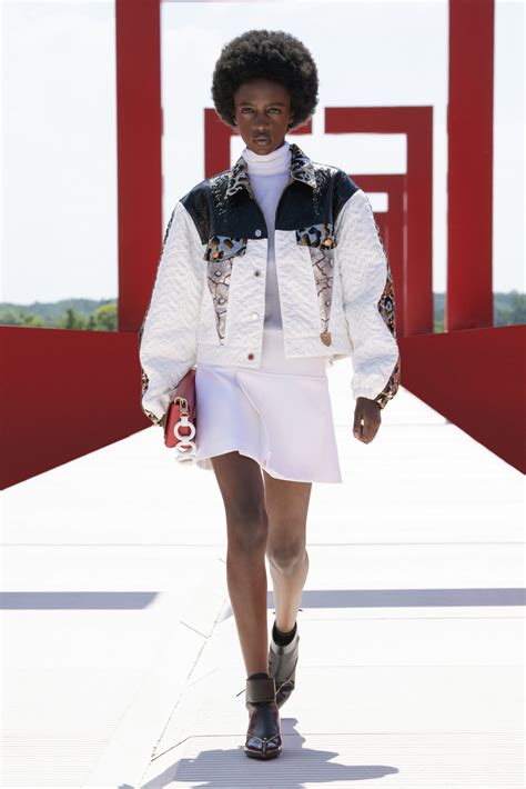 défilé louis vuitton 2022|Louis Vuitton women's show 2022.